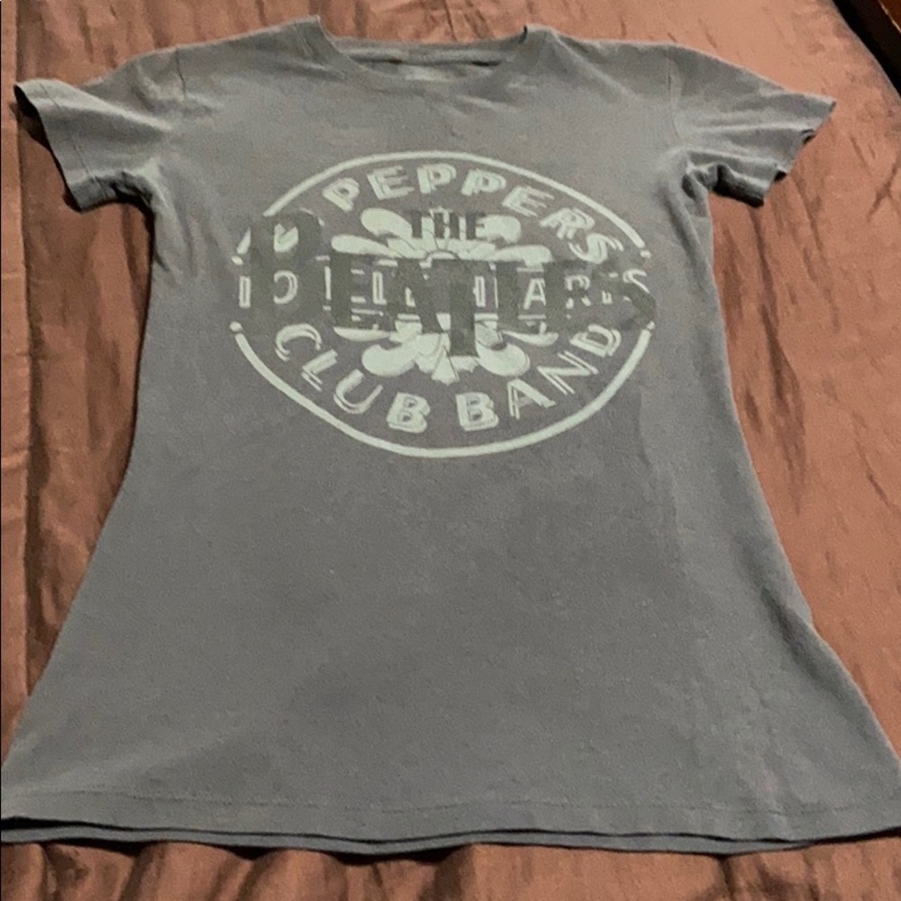 Pullover Short Sleeve Tee. EUC!